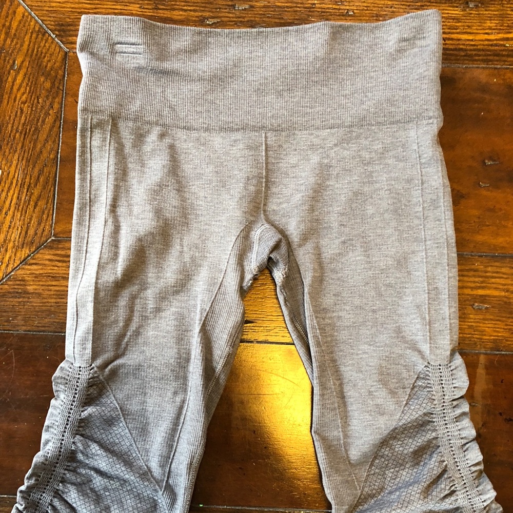 Lululemon In the Flow crops gray